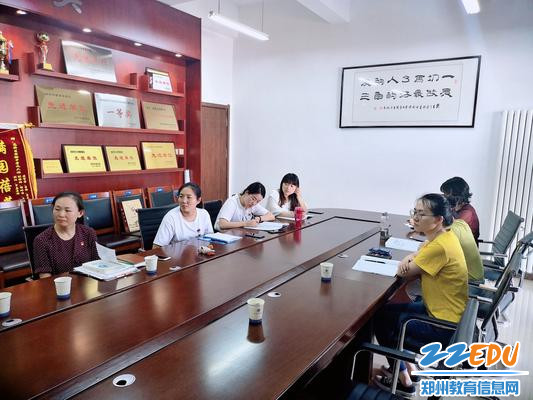 06全体教师认真聆听 06全体教师认真聆听