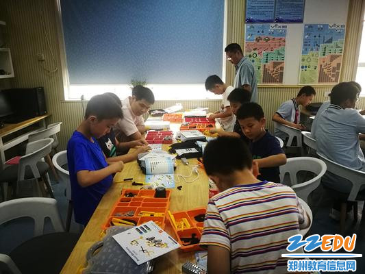 2.1机器人社团,动力机械组装操作 - 副本 2.1机器人社团,动力机械组装操作 - 副本