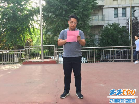 5、夏坤峰老师宣读新一届学生会干部名单_副本 5、夏坤峰老师宣读新一届学生会干部名单_副本