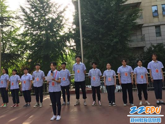 9、2018级学生会主席方晶琳展望未来_副本 9、2018级学生会主席方晶琳展望未来_副本