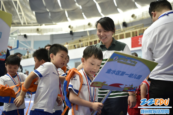荣获本届足球嘉年华“希望之星” 荣获本届足球嘉年华“希望之星”