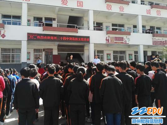 34中王远荣副校长语重心长地对学生进行指导