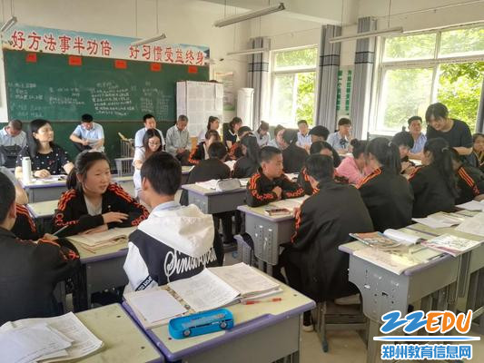 骨干教师刘梦华老师送上了语文示范引领课 