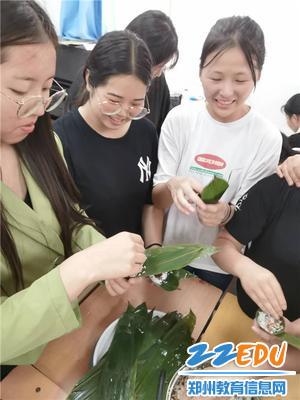 一起来学包粽子 一起来学包粽子