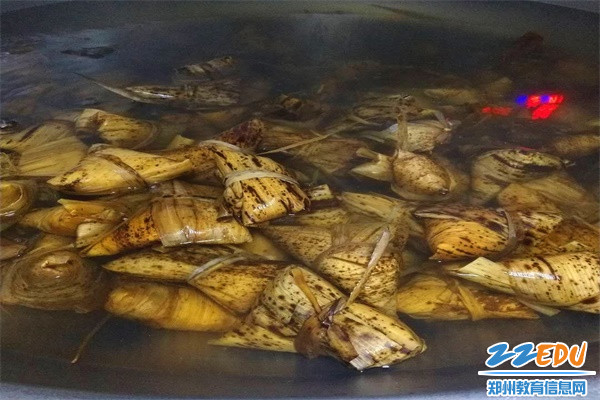 7香甜的粽子出锅啦 7香甜的粽子出锅啦