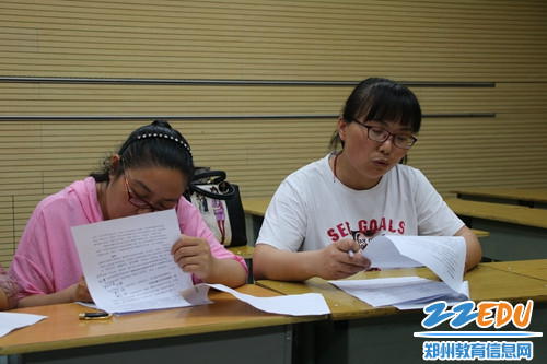 《小学高段“共读悦读”特色课程的开发与研究》课题负责人冉红彦老师作开题报告 《小学高段“共读悦读”特色课程的开发与研究》课题负责人冉红彦老师作开题报告