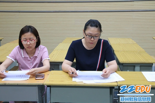 《信息技术在小学一年级数学教学导入环节中的有效应用》课题负责人王云霞老师作开题报告 《信息技术在小学一年级数学教学导入环节中的有效应用》课题负责人王云霞老师作开题报告