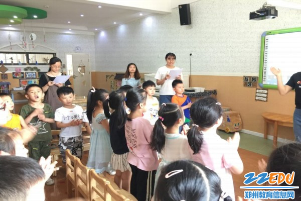 幼儿尽情展示所学歌曲 幼儿尽情展示所学歌曲