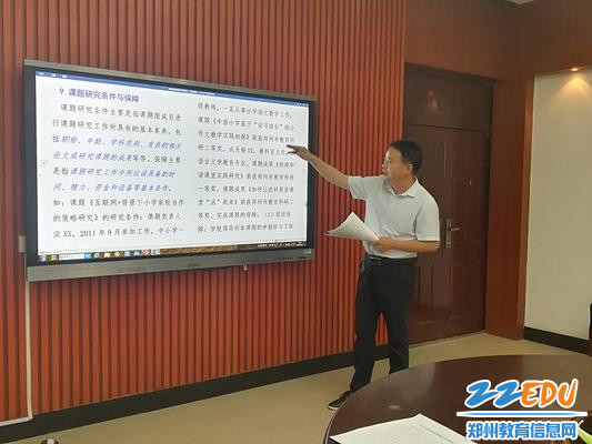 教科所教师发展中心主任胡远明进行课题指导 教科所教师发展中心主任胡远明进行课题指导