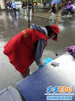 雨中工作 雨中工作