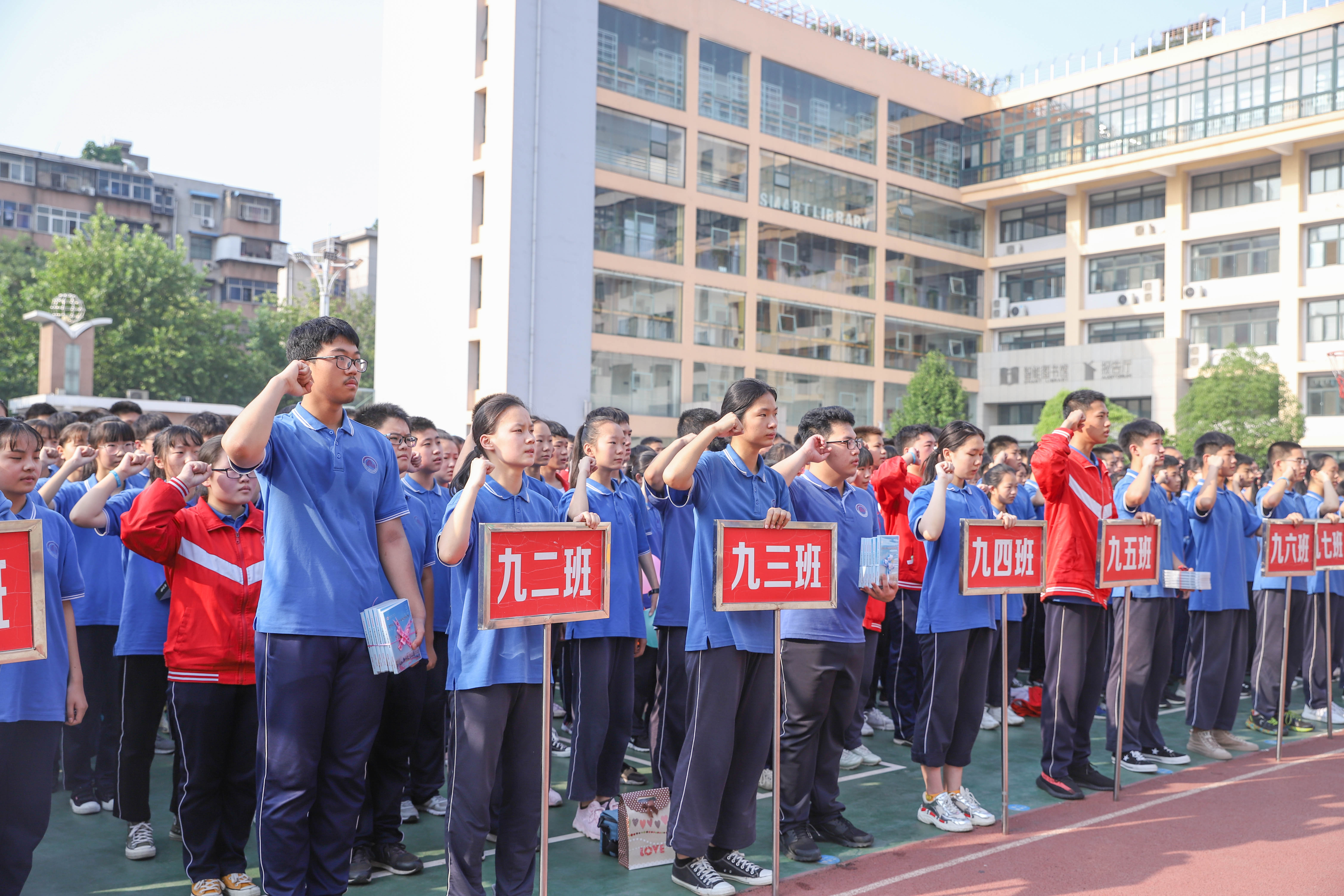 铭记师恩,难忘母校 郑州31·103中毕业典礼举行