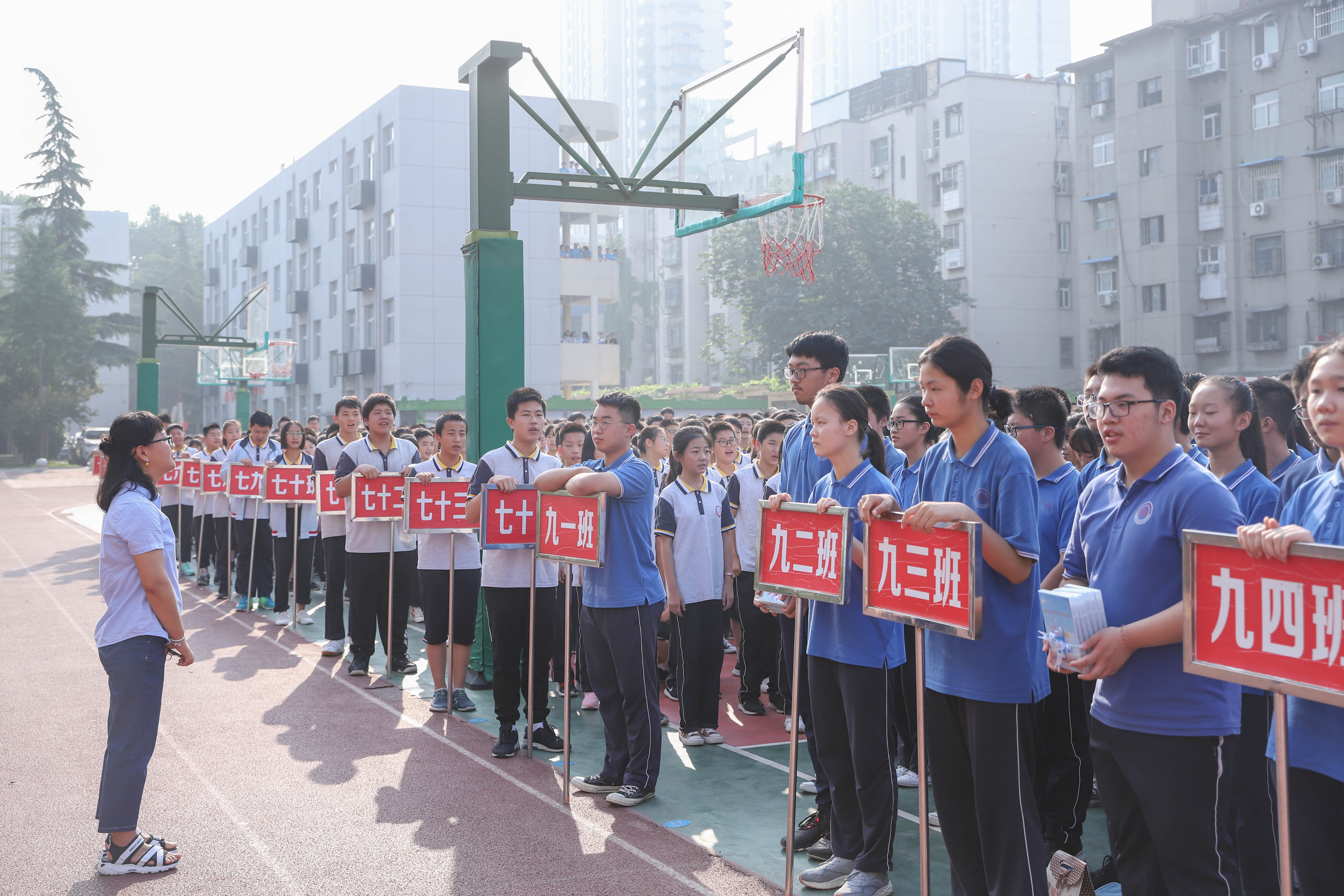 铭记师恩,难忘母校 郑州31·103中毕业典礼举行