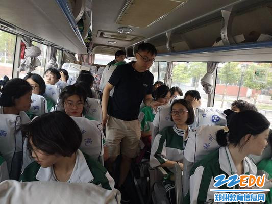 4.班主任老师清点人数 4.班主任老师清点人数