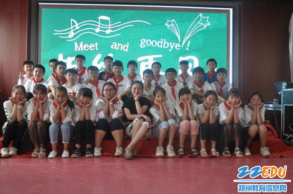 师生毕业前的最后合影_调整大小 师生毕业前的最后合影_调整大小