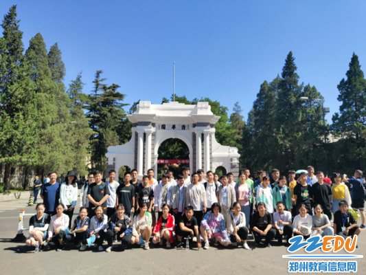 努力学习,追求梦想中的高级学府 努力学习,追求梦想中的高级学府