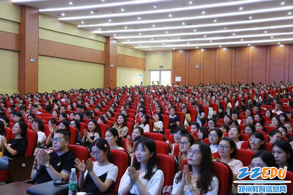 郑培招聘_空乘招聘会场如艺考,美女扎堆亮相超养眼