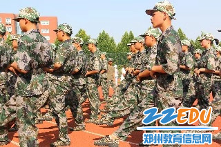 学生们炎炎夏日坚持训练 学生们炎炎夏日坚持训练