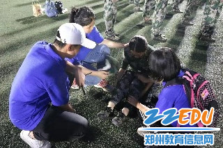 学长团关怀安慰生病学生 学长团关怀安慰生病学生