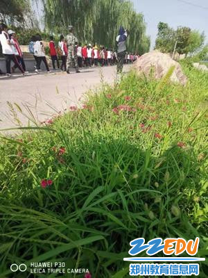 行进途中风景秀丽 行进途中风景秀丽