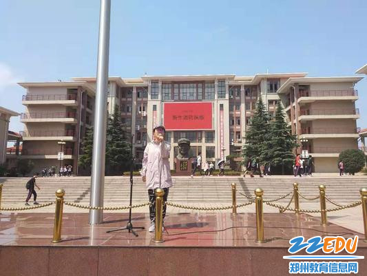 学生发展中心周丹主任主持仪式 学生发展中心周丹主任主持仪式