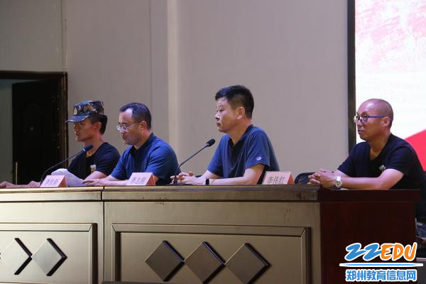 2与会领导进行发言 2与会领导进行发言