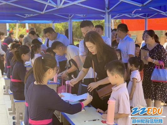 查验证件严谨认真_调整大小 查验证件严谨认真_调整大小