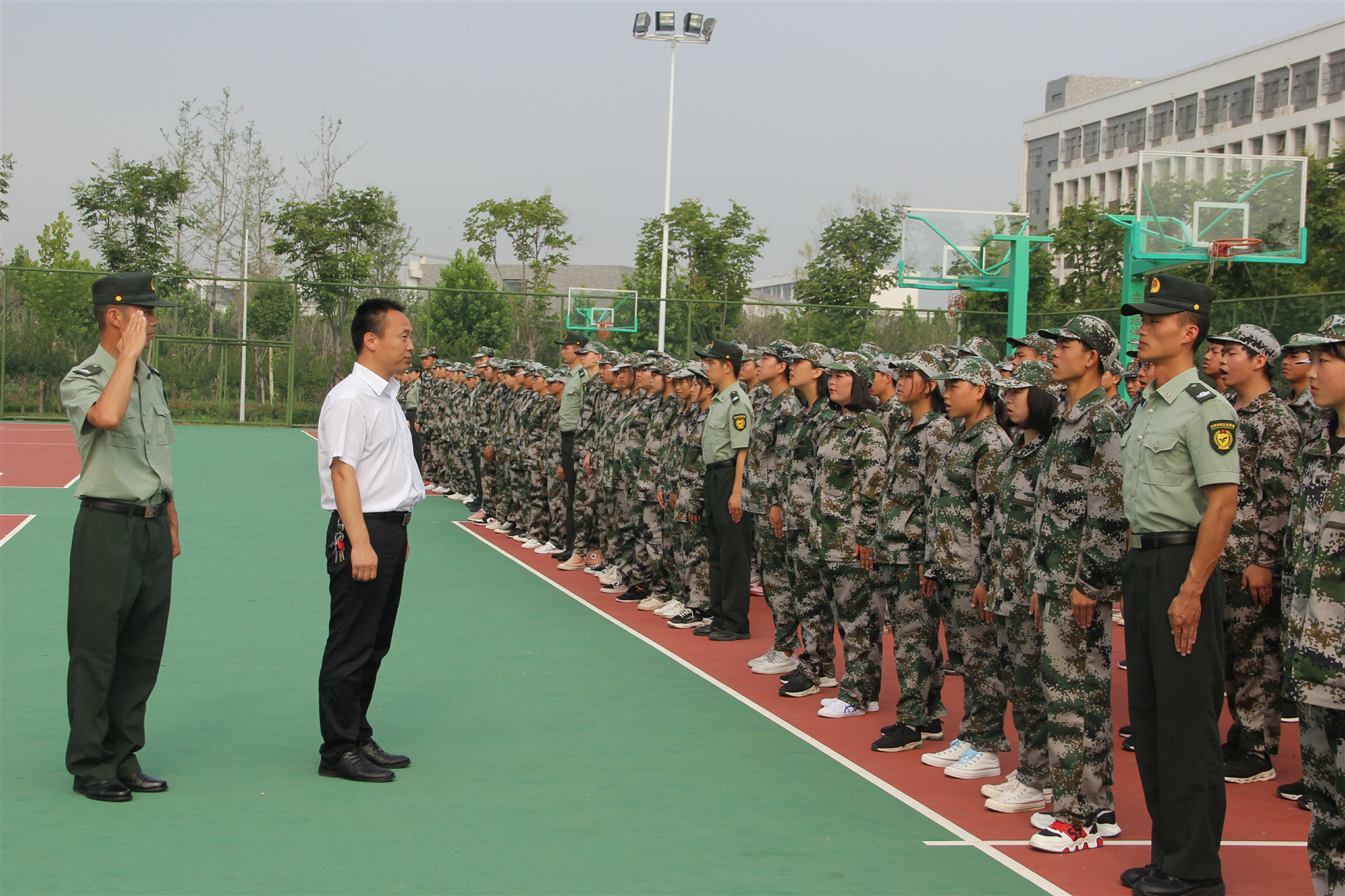 经贸学校燃梦岁月无悔青春郑州市经济贸易学校军训会操精彩演出