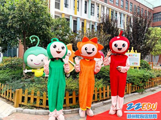 4.家委会志愿者扮演的校园吉祥物 4.家委会志愿者扮演的校园吉祥物