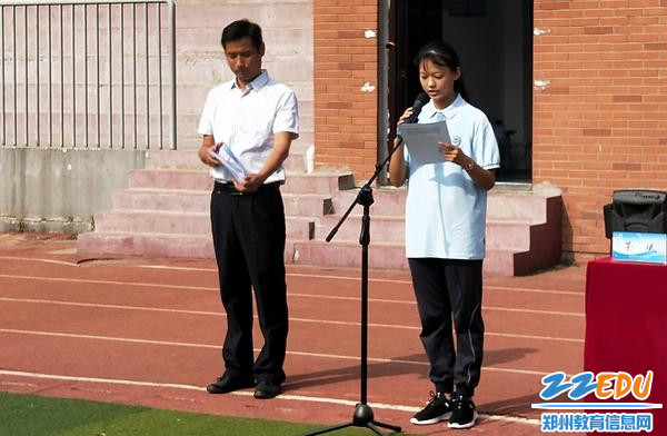 4学生代表九年级三班孙文杰同学发言