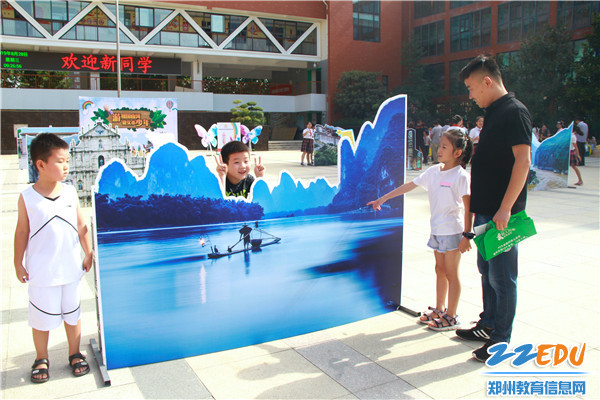 一年级新生的开学第一天 (1) 一年级新生的开学第一天 (1)