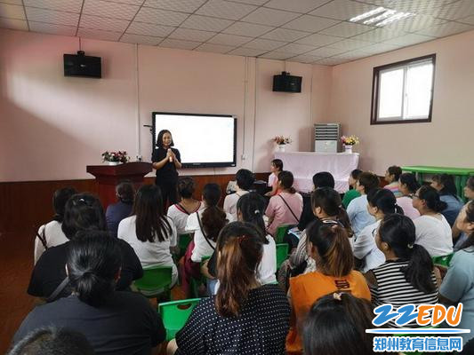 郭玉聪副园长做汇报_调整大小 郭玉聪副园长做汇报_调整大小