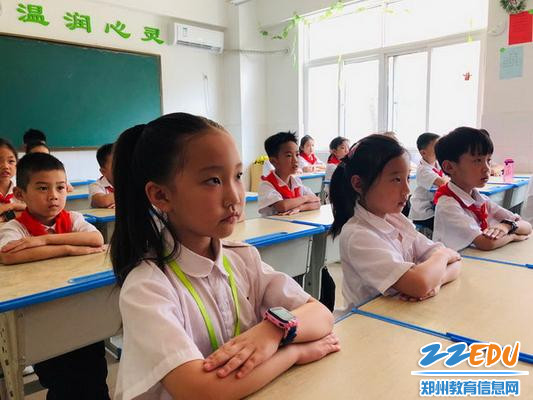 端正的坐姿_调整大小 端正的坐姿_调整大小