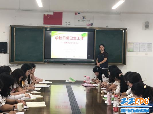 4、校医来老师主持食品卫生制度培训 4、校医来老师主持食品卫生制度培训