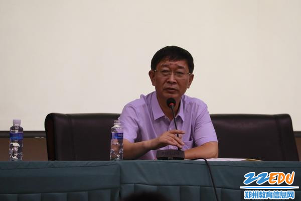 图片4：郑州中学副校长宋振国讲话