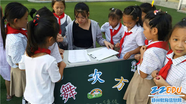 社团招新现场 (2) 社团招新现场 (2)