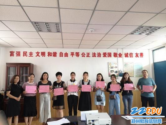 颁发聘书_调整大小 颁发聘书_调整大小