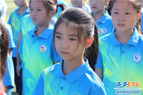 6学生认真聆听老师的教诲 6学生认真聆听老师的教诲