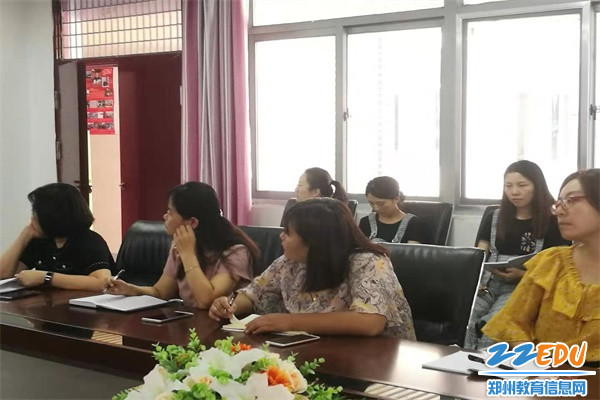 3 各位老师认真聆听 3 各位老师认真聆听