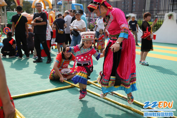 4.和妈妈一起跳竹竿 4.和妈妈一起跳竹竿