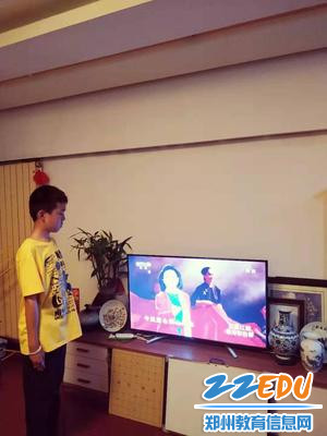 观看《开学第一课》奏响开学序曲 观看《开学第一课》奏响开学序曲