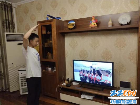 奏唱国歌 肃立敬礼 奏唱国歌 肃立敬礼