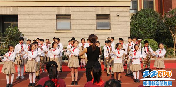 5.管弦乐团奏响国歌 5.管弦乐团奏响国歌