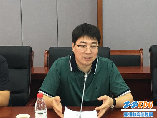 4-郑州八中副校长李益代表学校作安全工作汇报 4-郑州八中副校长李益代表学校作安全工作汇报