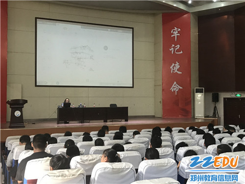 王旭东老师与同学分享设计心得 王旭东老师与同学分享设计心得