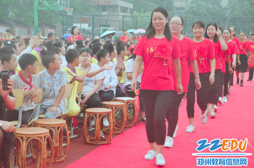 激动上台 激动上台