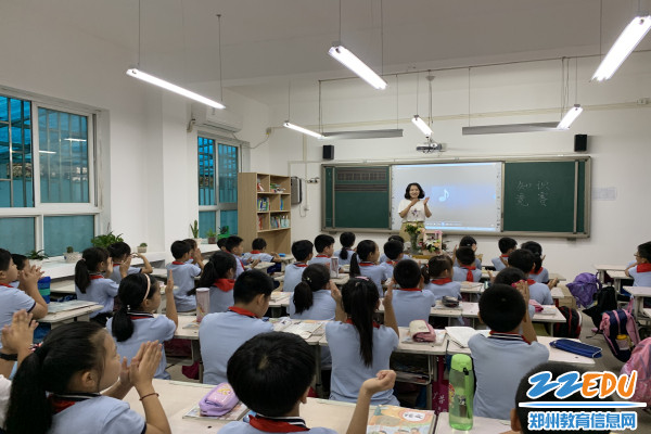 带领学生听会歌、学会歌 带领学生听会歌、学会歌