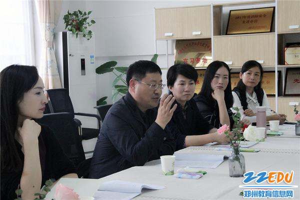 4郑州市教育科学研究所所长张五敏对园所理念构建进行点评和指导