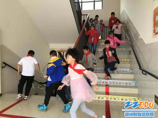 固城小学开展9.18安全教育主题活动1_调整大小 固城小学开展9.18安全教育主题活动1_调整大小