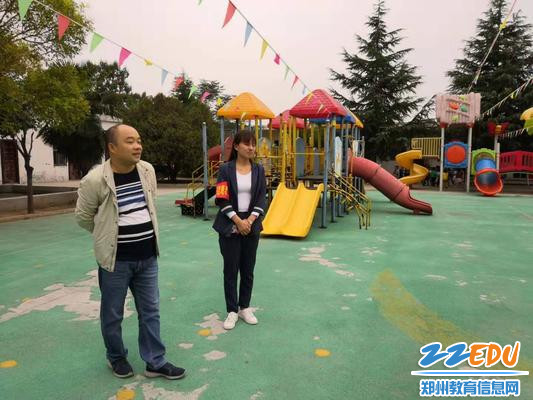 何阳园长陪同王新杰副校长实地查看幼儿园室外环境