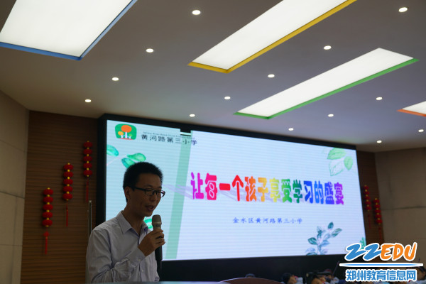 副校长张培强简单介绍学校概况 副校长张培强简单介绍学校概况